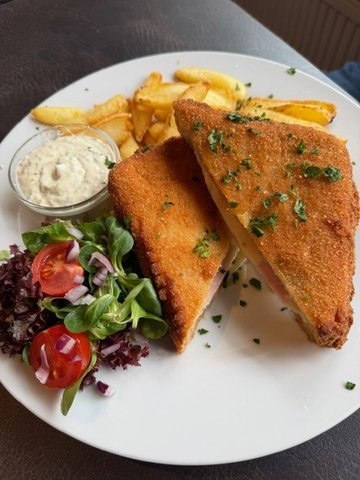 Wiener Schnitzel mit Beilagen